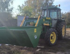 Фронтальний навантажувач HARD-JD3040 на трактор John Deere 3040 | КУН на трактори 3-ї серії Джон Дір